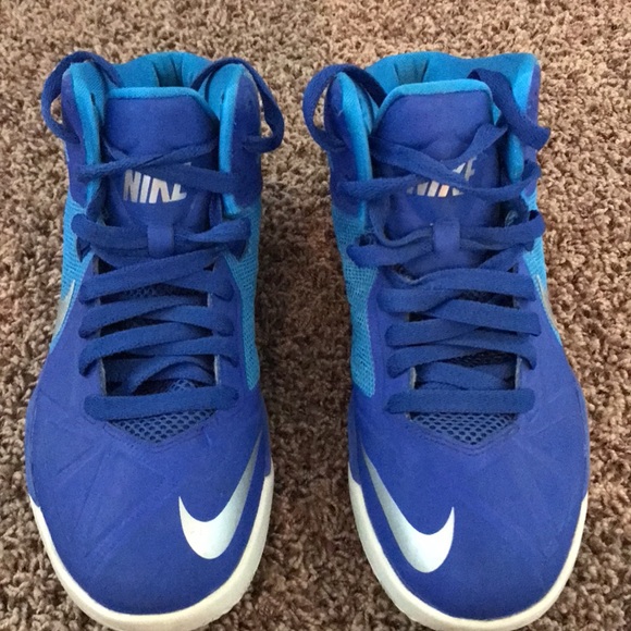 Colorful blue Nike basketball shoes. - Picture 2 of 5